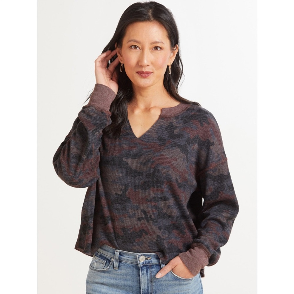 NWT Michael Stars Evereve Delia Notched Thermal Waffle Camo Top Size S